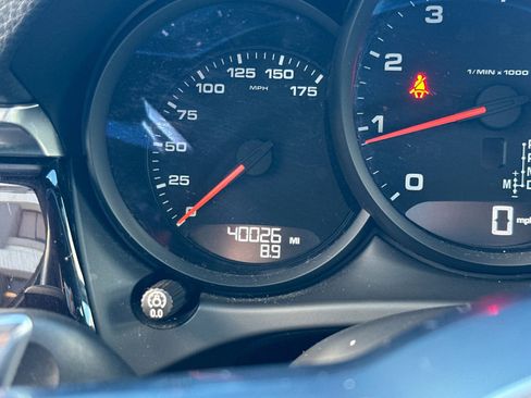 Used 2021 Porsche Macan image 25