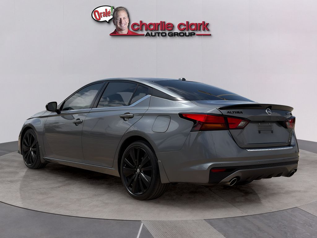 Used 2022 Nissan Altima 2.5 SR w/ Midnight Edition Package FWD image 3