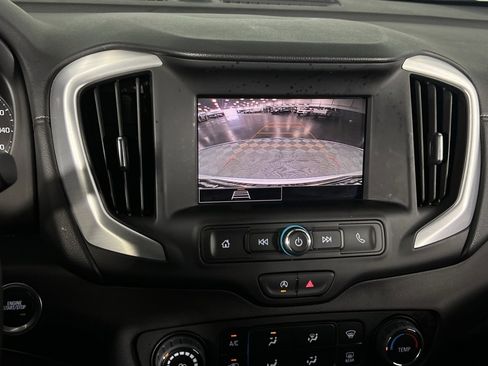 Used 2024 GMC Terrain SLE image 17