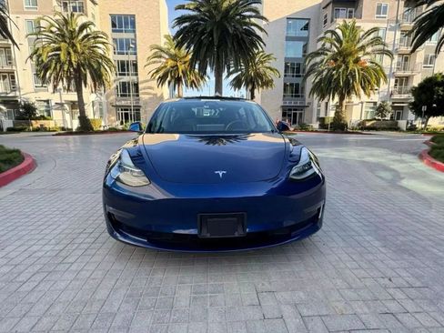 Used 2023 Tesla Model 3 Standard Range image 3