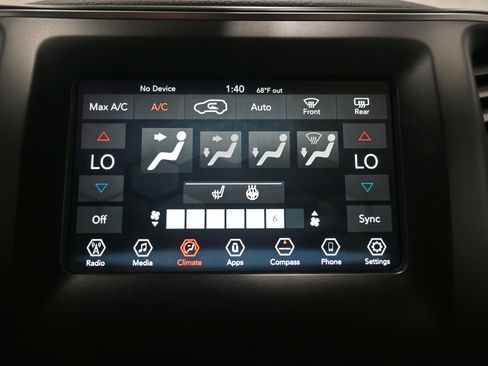 Used 2019 Jeep Cherokee Latitude Plus w/ Comfort/Convenience Group AWD/4WD image 13