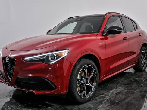Used 2022 Alfa Romeo Stelvio Veloce image 5