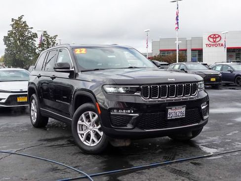 Used 2022 Jeep Grand Cherokee Limited image 2