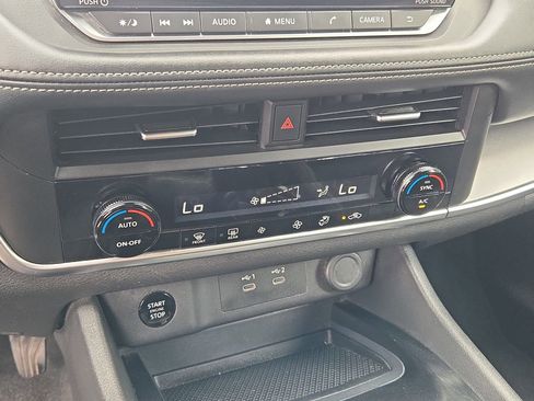 Used 2024 Nissan Rogue SV image 21