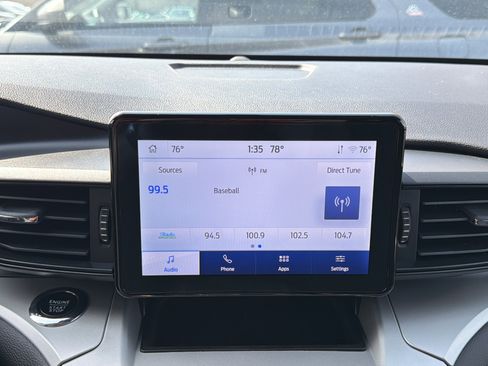 Used 2023 Ford Explorer XLT AWD/4WD image 18