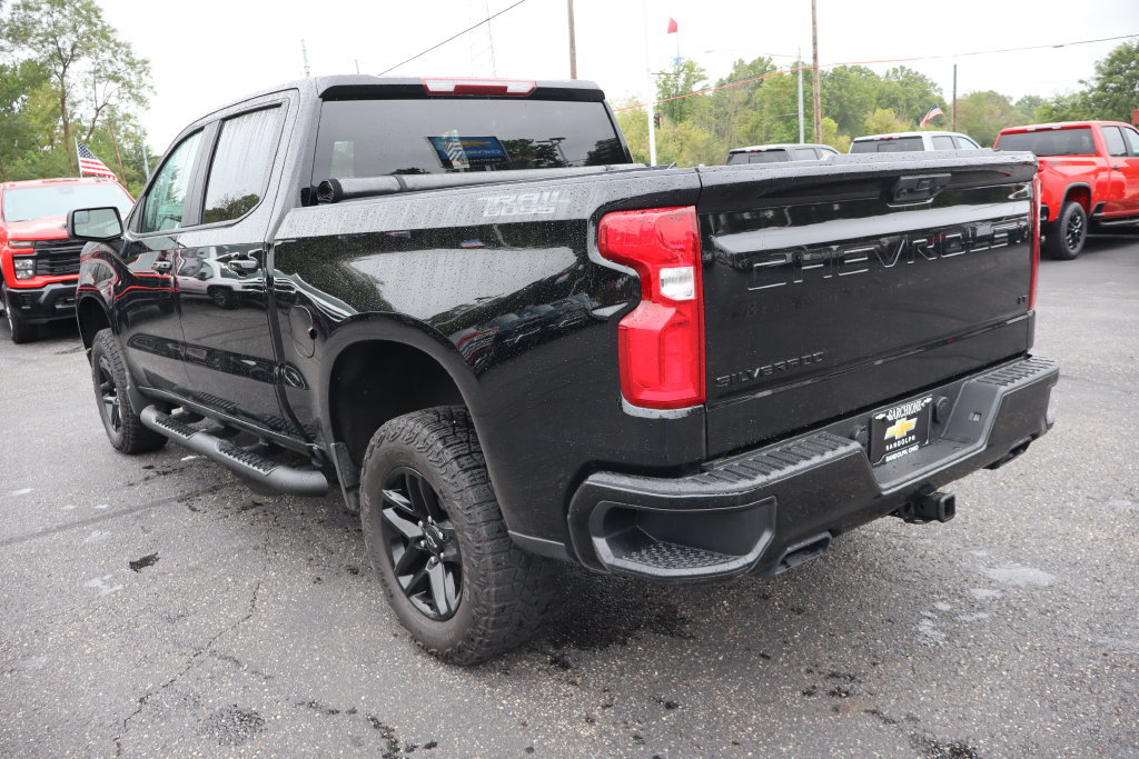 Used 2025 Chevrolet Silverado 1500 LT Trail Boss w/ Dark Appearance Package AWD/4WD image 3