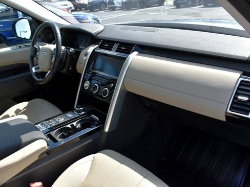Used 2019 Land Rover Discovery HSE image 13