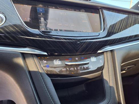 Used 2025 Cadillac XT6 Premium Luxury FWD image 6