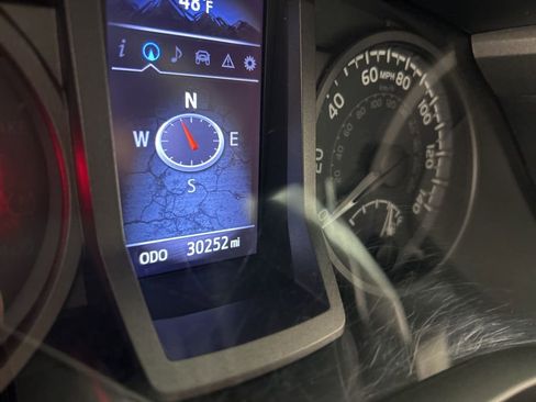 Used 2019 Toyota Tacoma TRD Sport image 18