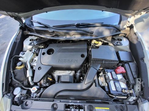 Used 2017 Nissan Altima 2.5 SR FWD image 9
