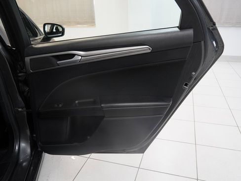 Used 2020 Ford Fusion SE image 26