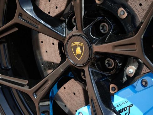 Used 2025 Lamborghini Revuelto AWD/4WD image 16