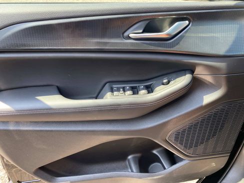 New 2025 Jeep Grand Cherokee Altitude image 15