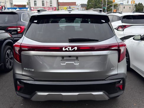 Used 2024 Kia Seltos EX image 5