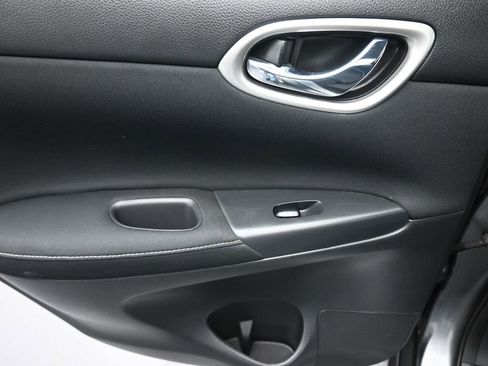 Used 2015 Nissan Sentra SV FWD image 29
