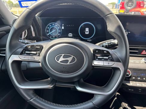 Used 2025 Hyundai Elantra Limited FWD image 29