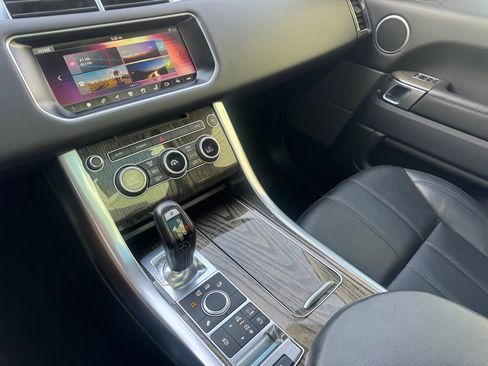 Used 2017 Land Rover Range Rover Sport SE image 22