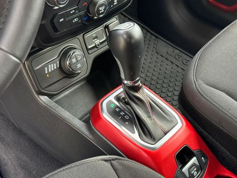 Used 2019 Jeep Renegade Trailhawk image 28