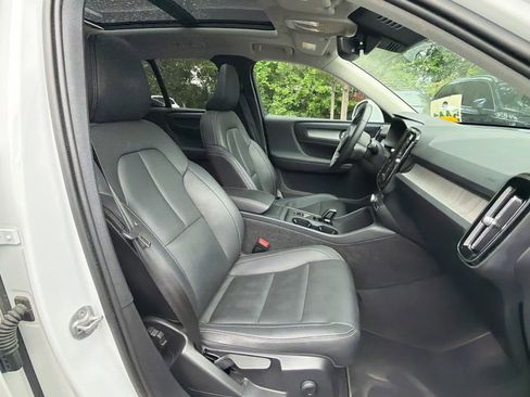 Used 2025 Volvo XC40 B5 Core AWD/4WD image 17