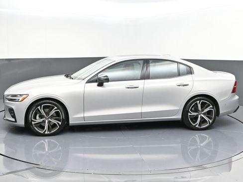 Used 2023 Volvo S60 B5 Plus w/ Climate Package image 4