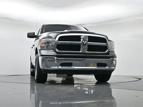 Used 2017 RAM 1500 Classic SLT AWD/4WD image 32