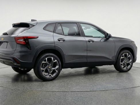 Used 2025 Chevrolet Trax LT image 9