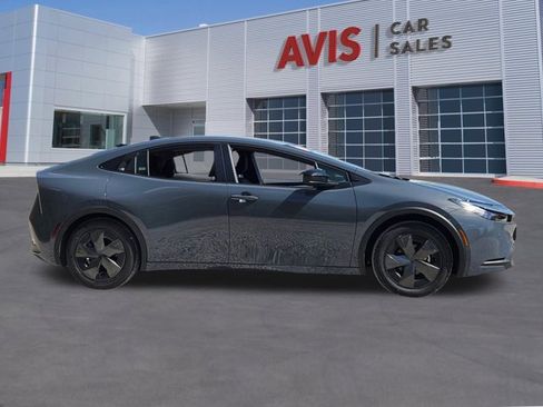 Used 2025 Toyota Prius LE image 5