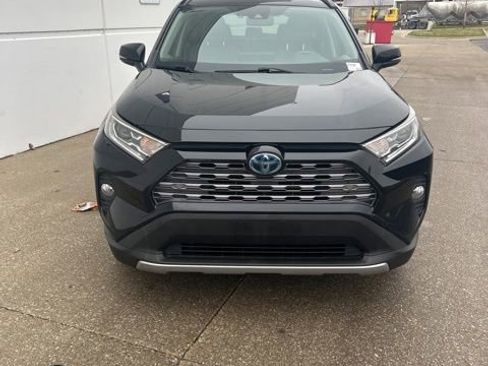 Used 2019 Toyota RAV4 Limited w/ Carpet Mat Package image 14