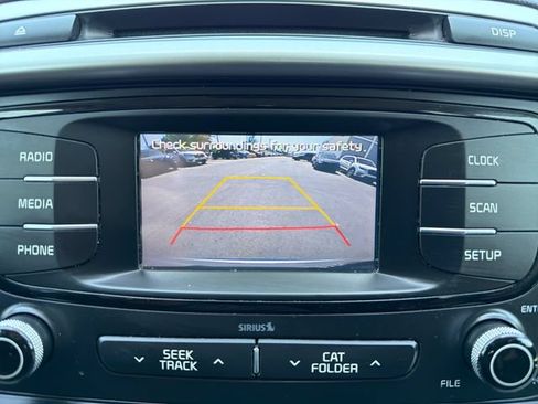 Used 2016 Kia Sorento FWD image 13