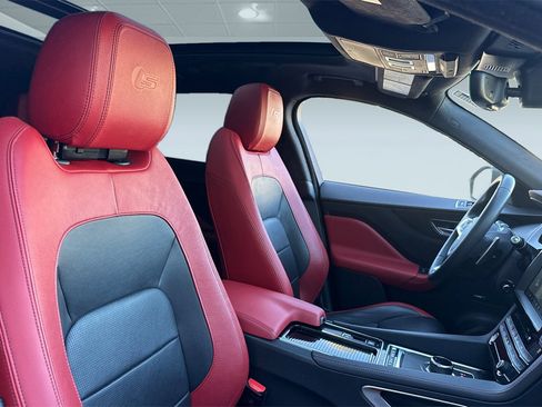 Used 2019 Jaguar F-PACE S image 32
