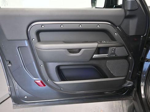 Used 2023 Land Rover Defender 90 V8 image 18