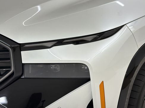 Certified 2023 BMW XM AWD/4WD image 12
