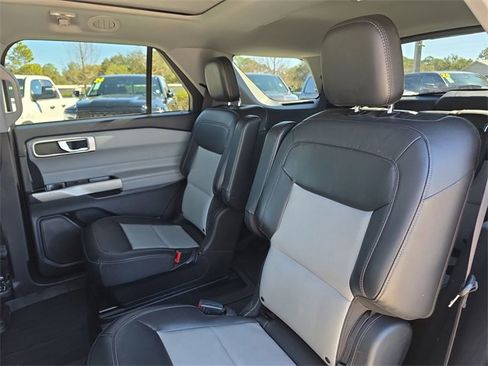 Used 2022 Ford Explorer XLT w/ Equipment Group 202A image 16