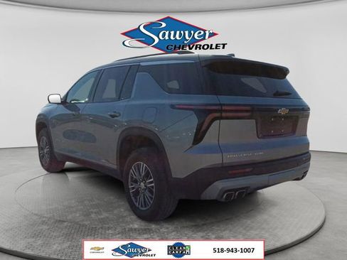 Used 2024 Chevrolet Traverse LT AWD/4WD image 3
