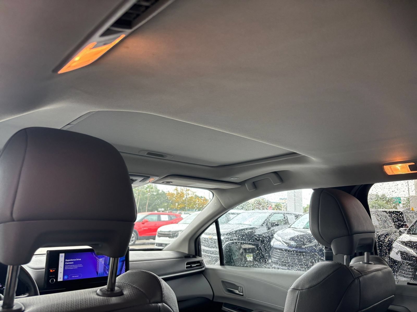 Used 2025 Toyota Sienna XLE FWD image 30