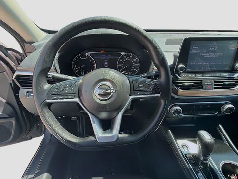 Used 2023 Nissan Altima 2.5 SV FWD image 8