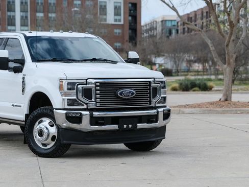 Used 2021 Ford F350 Lariat w/ Lariat Ultimate Package image 3