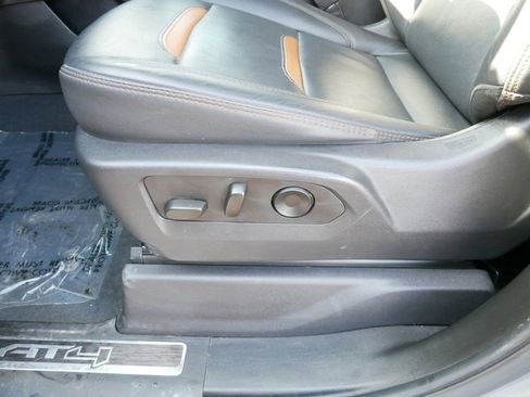 Used 2024 GMC Sierra 1500 AT4 w/ Technology Package image 8