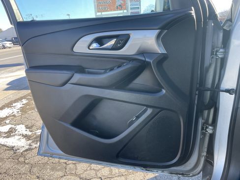 Used 2019 Chevrolet Traverse LT image 16