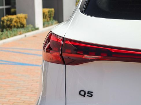 Certified 2025 Audi Q5 Premium w/ Convenience Package AWD/4WD image 9