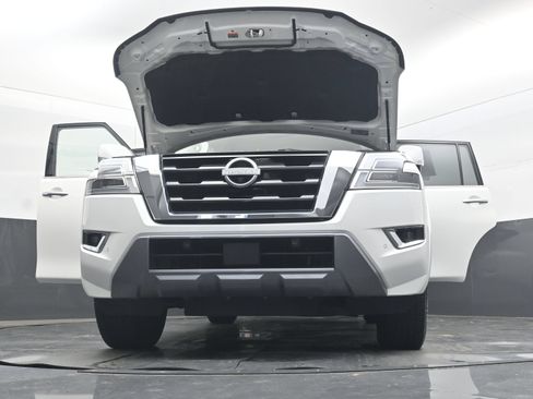 Used 2024 Nissan Armada SL w/ Captain's Chairs Package RWD image 39