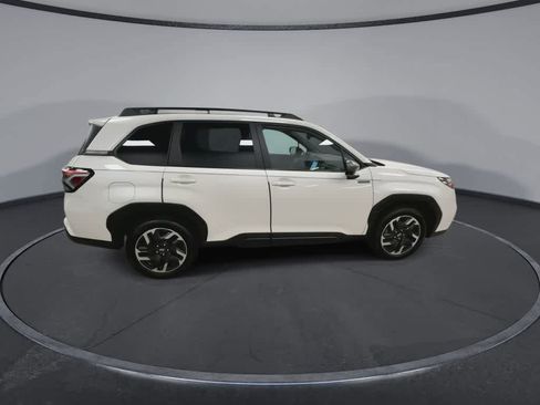 Used 2025 Subaru Forester Premium AWD/4WD image 9