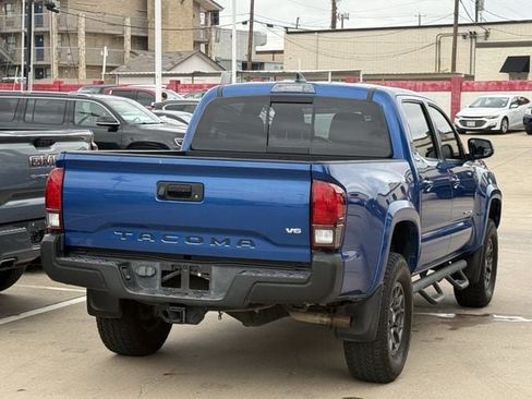 Used 2018 Toyota Tacoma SR5 RWD image 4