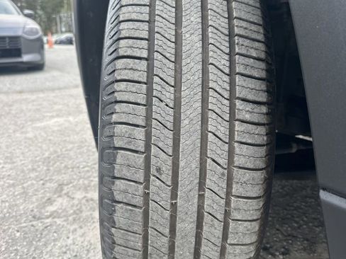 Used 2023 Chevrolet Traverse LT image 32