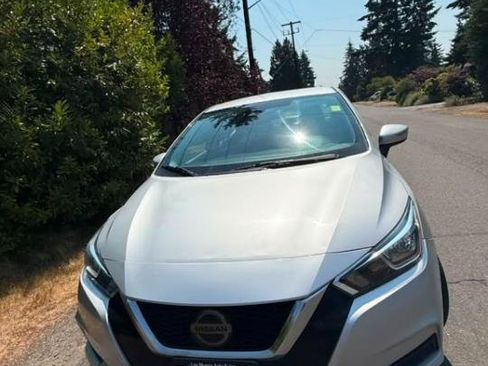 Used 2021 Nissan Versa SV FWD image 13