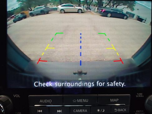 Used 2020 Nissan Titan SV w/ SV Convenience Package image 16