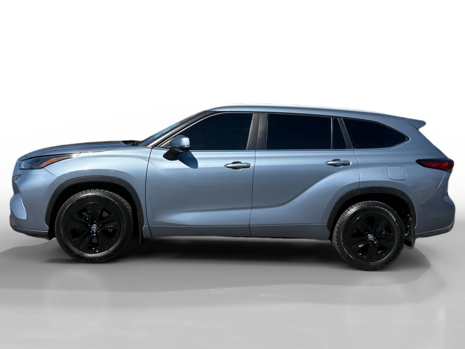 Used 2023 Toyota Highlander XLE AWD/4WD image 2