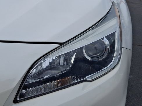 Used 2017 Subaru Outback 2.5i Limited image 9