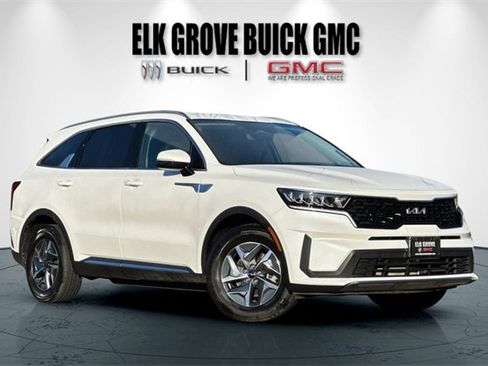 Used 2022 Kia Sorento S image 2