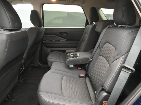 Used 2025 Nissan Pathfinder SV AWD/4WD image 17